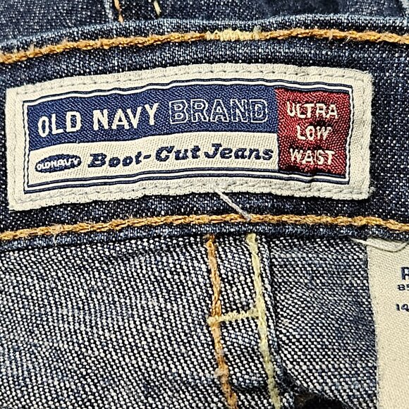 Old Navy Cut Off Capri Jeans Womens Size 18 Low Waist Medium Wash Denim Pants - Picture 4 of 5